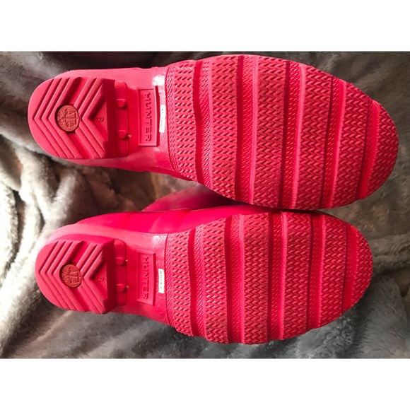 Bright, hot pink tall glossy Hunter rain boots ☔️ - Picture 7 of 8
